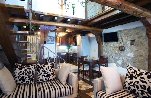 Kremeas House