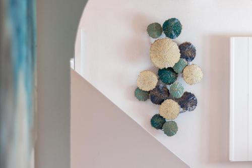 a wreath hanging on a wall next to a window at Herdade da Sanguinheira in Longomel