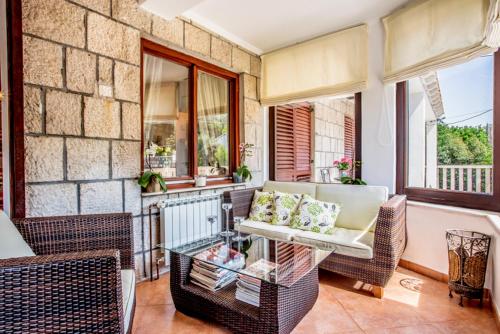 Posezení v ubytování Apartment Villa Two Palms