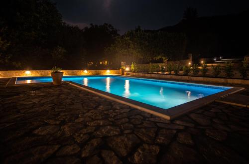 Bazén v ubytování Apartment Villa Two Palms nebo v jeho okolí