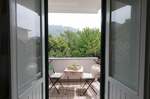 a patio with a table and chairs on a balcony at Melina's House in Tramonti