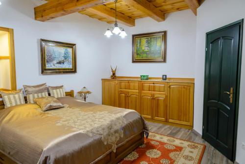 Postel nebo postele na pokoji v ubytování Tündérgyöngye Apartmanház