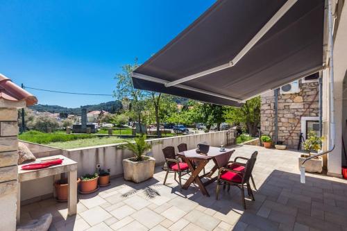 Μπαλκόνι ή βεράντα στο Slanac 2