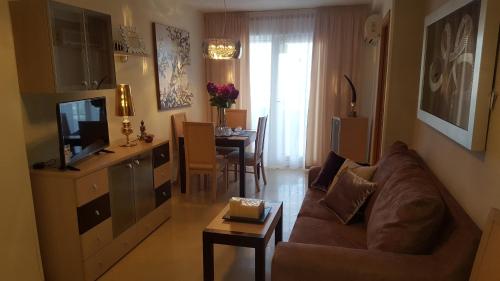 a living room with a couch and a dining room at Magnificas vistas al mar in Oropesa del Mar