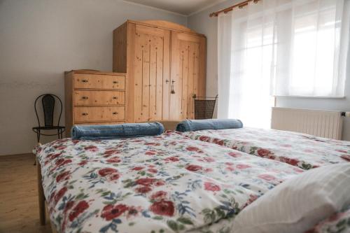 Katil atau katil-katil dalam bilik di Apartmaji Volf