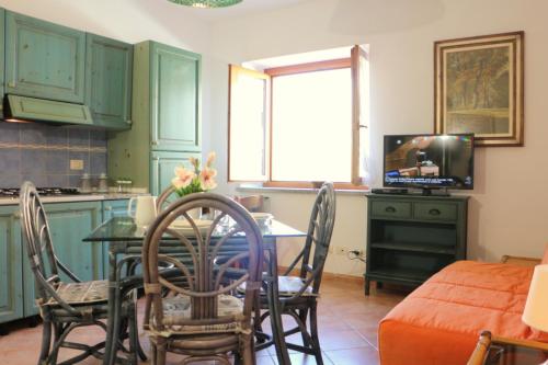 Η κουζίνα ή μικρή κουζίνα στο Bilo Sole e Mare