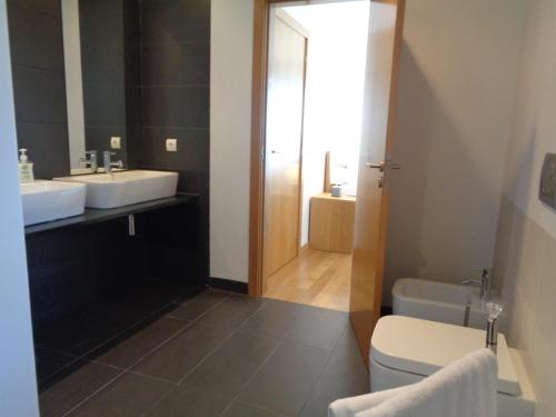 Bilik mandi di Paradisus Family Apartment in a Private Condo with Swimming Pool