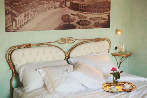 A bed or beds in a room at Relais Ristori
