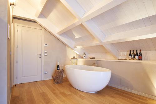 Camera Tripla Luxury con Vasca