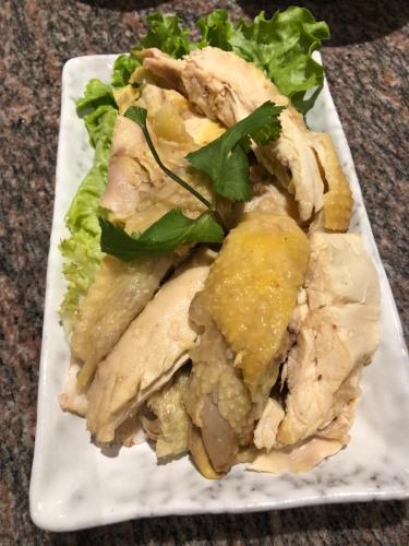 Makanan di atau berdekatan rumah tamu ini