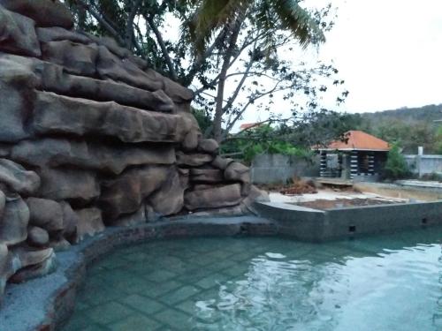 Mount Retreat Resorts - Madurai tesisinde veya buraya yakın yüzme havuzu