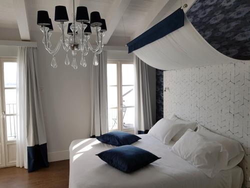 a bedroom with a bed with blue and white pillows at Belvedere in Stresa