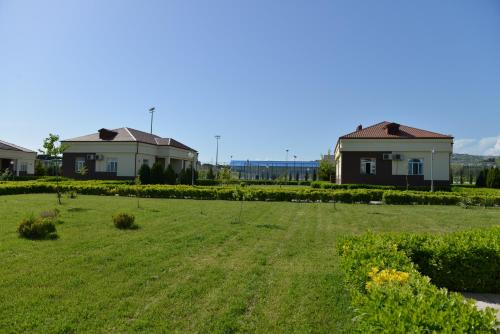 Κήπος έξω από το Shamakhy Sport Villas