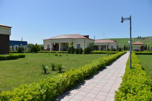 Κήπος έξω από το Shamakhy Sport Villas