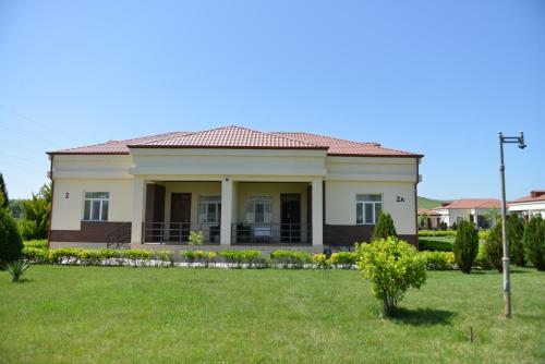 Κήπος έξω από το Shamakhy Sport Villas
