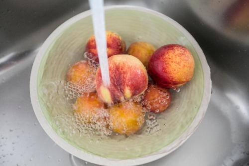 a bowl filled with fruit in a sink at Via Del Faro Apartments in Torre Canne