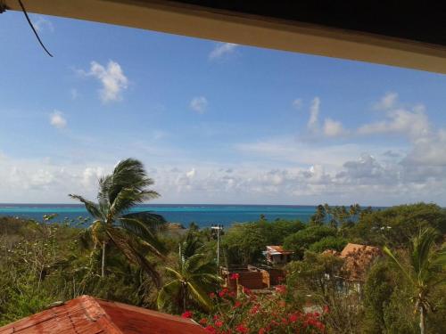 a view of the ocean from a house at Windy View Guest House in Providencia