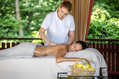 a woman is getting a massage from a therapist at Hotel im Park in Bad Radkersburg