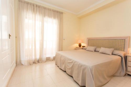 A bed or beds in a room at Dénia FRONT BEACH Apartment
