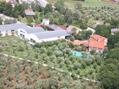 Uma vista aérea de Cozy Holiday Home in Calabria with Garden