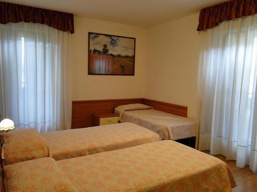 Cama ou camas em um quarto em Albergo Dolomiti