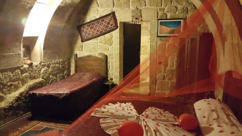 Postel nebo postele na pokoji v ubytování Kapadokya Ihlara Konakları Otel Antik Konaklar