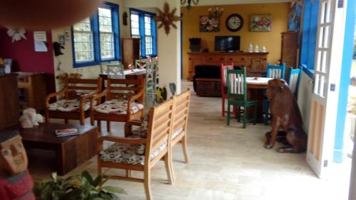 a room with a dining room with a table and chairs at Pousada Berço da Liberdade in Tiradentes