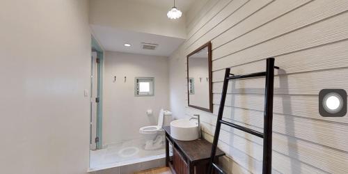 Un baño de Home & Hashery Boutique House