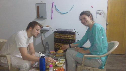 Επισκέπτες που μένουν στο Happy Homestay