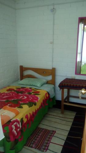a bedroom with a bed and a table at Hospedaje Casa Viru in Lima