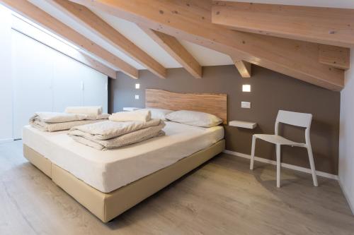 La Giostra Home Apartments tesisinde bir odada yatak veya yataklar