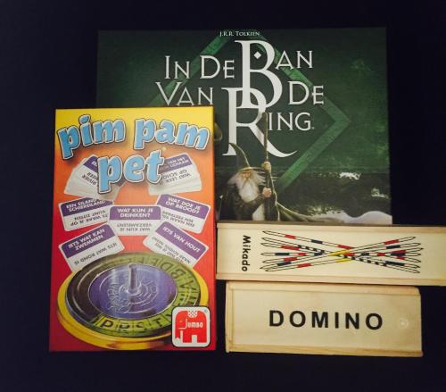 a box of pin painptic and a game of dunino at Vakantiestudio Melroce in Bredene