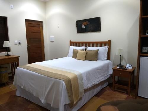 
A bed or beds in a room at Pousada Vila Americana
