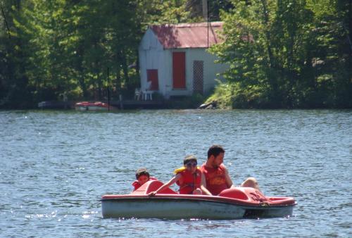 a group of people riding on a boat in the water at Gîte Vita Bella B&B in Saint Adolphe D'Howard