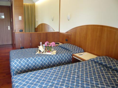 Tempat tidur dalam kamar di B&B Hotels HOTEL PRESTIGE ORNAGO