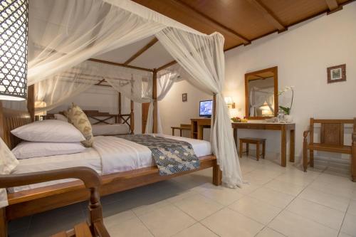 Кровать или кровати в номере Bumi Ayu Bungalow Sanur