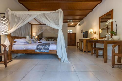 Кровать или кровати в номере Bumi Ayu Bungalow Sanur
