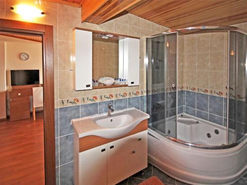 a bathroom with a sink and a bath tub at Ucem Hotel Golden Sea in Altınoluk
