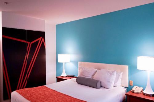 a bedroom with a bed with two lamps and a phone at Howard Johnson by Wyndham Salinas in Salinas