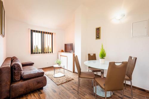 Apartmani Kremena small beach 200m