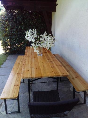 a wooden table with a vase of flowers on it at Villa Cristina in Vezzo