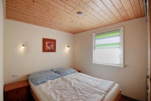 Postel nebo postele na pokoji v ubytování Bungalowpark Zinglingsberg by Rujana