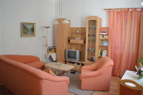 En sittgrupp på Pension & Ferienwohnung "Villa Agnesruh"
