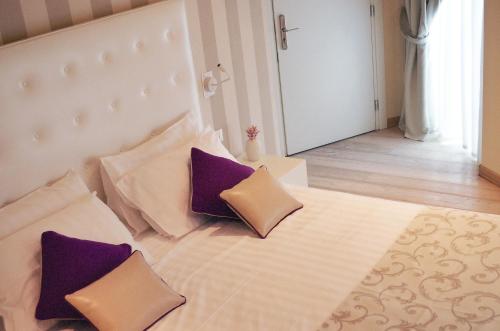 Un ou plusieurs lits dans un hébergement de l'établissement Rooms Milano Duomo