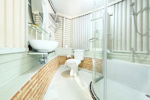 Koupelna v ubytování รตะธารา รีสอร์ท ratathara resort