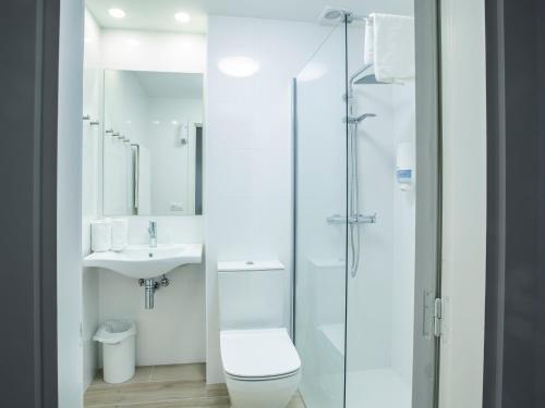 Koupelna v ubytování Hotel Burlada