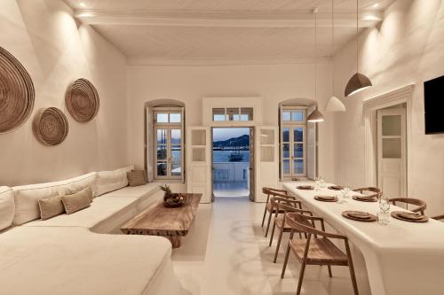Ruang duduk di Villa Kampani Sea View Villa Mykonos Town