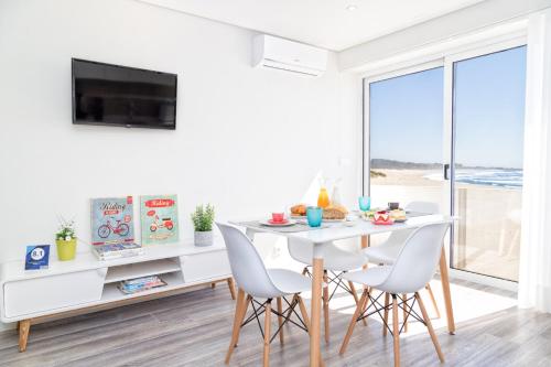 a white dining room with a white table and chairs at BestVillas Âncora Praia in Vila Praia de Âncora