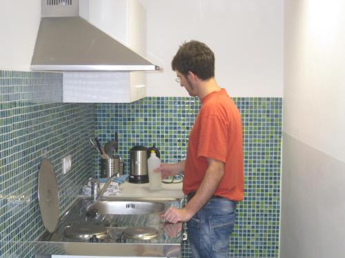 Kjøkken eller kjøkkenkrok på Babelfish Hostel