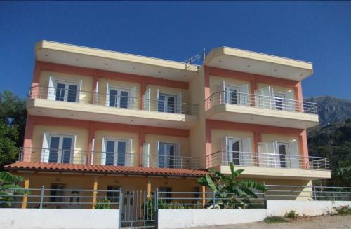 Gallery image of Oasis Drymades Hotel in Dhërmi